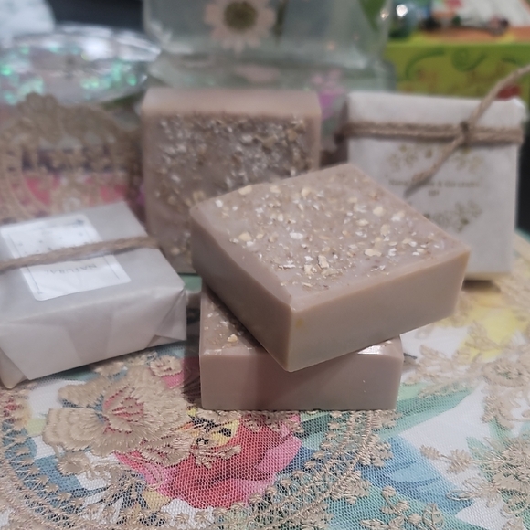 Organic Goat Milk soap w/Colloidal oatmeal and Ginger berry scented.3OZ - Picture 3 of 6